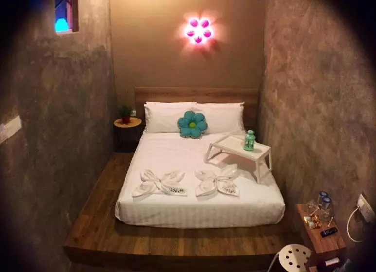 ホテル Flora Plus