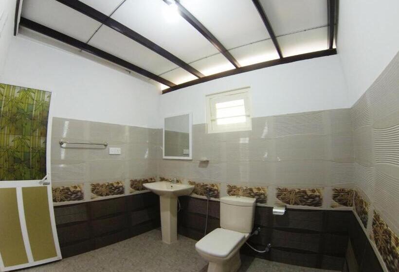 Pensão Mirissa White House