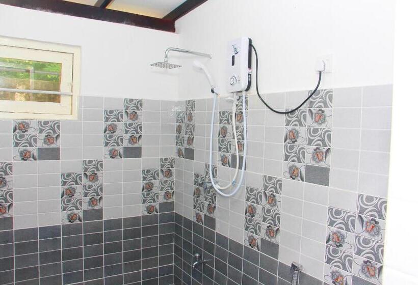 Pensão Mirissa White House