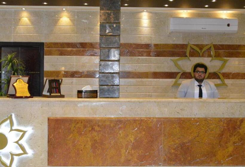 Al Bustan Crown Hotel 2