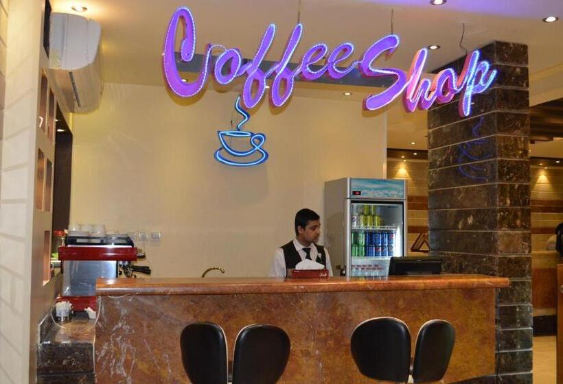 Al Bustan Crown Hotel 2