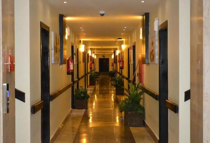 Al Bustan Crown Hotel 2
