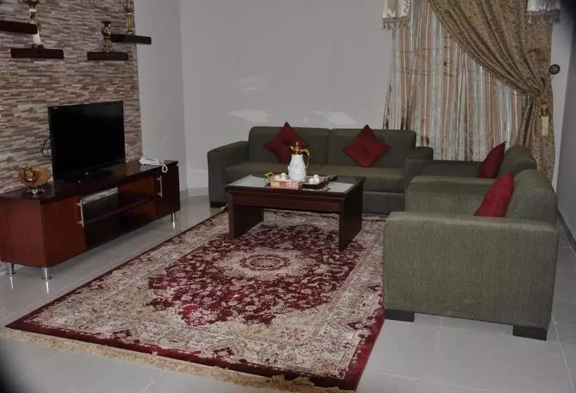 Al Bustan Crown Hotel 2