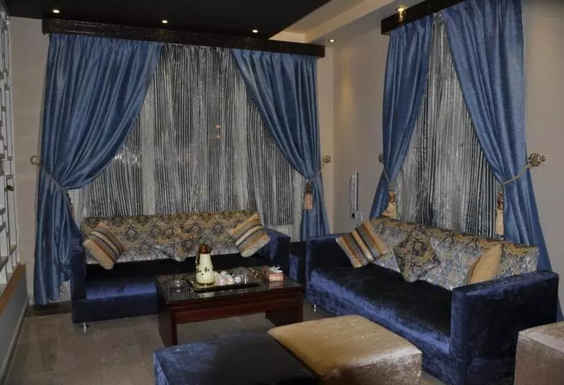 Al Bustan Crown Hotel 2