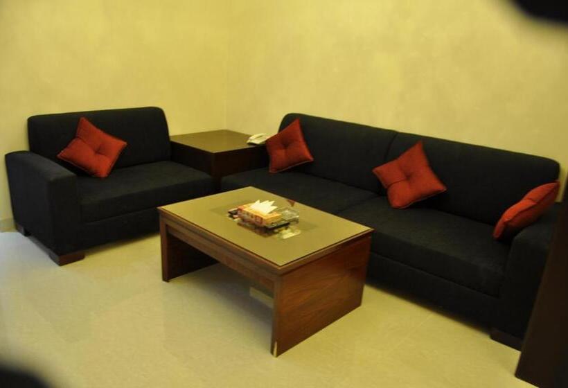 Al Bustan Crown Hotel 2