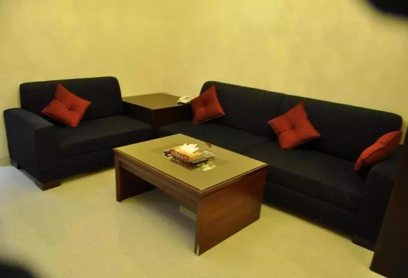 Al Bustan Crown Hotel 2
