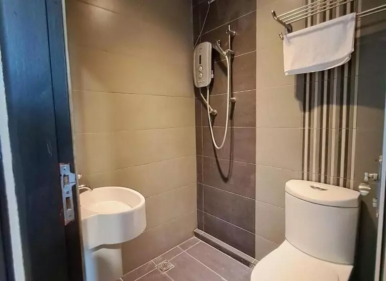 Hotel C