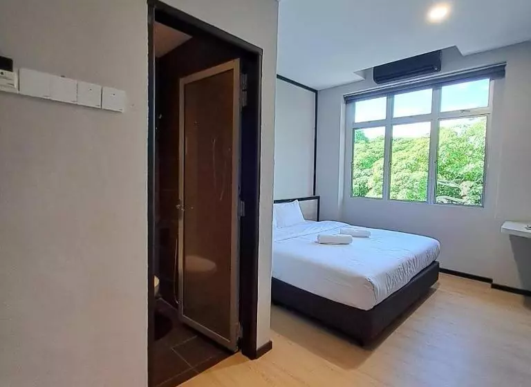 Hotel C