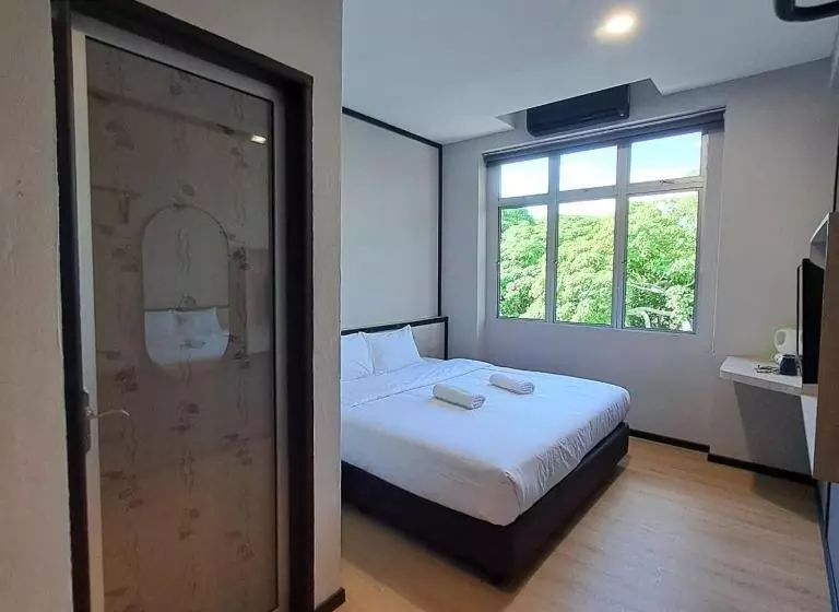 Hotel C