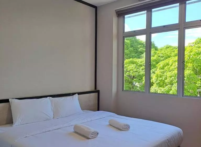 Hotel C