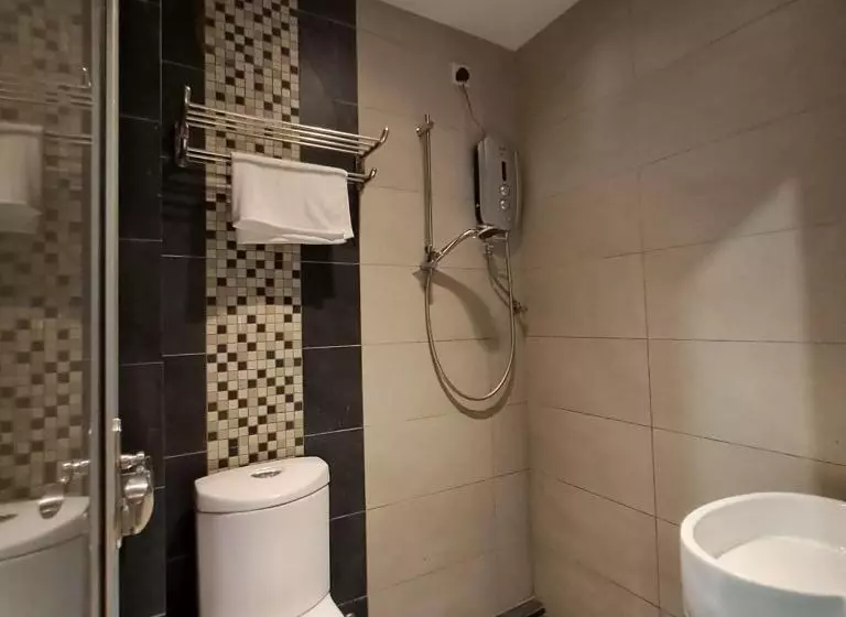 Hotel C