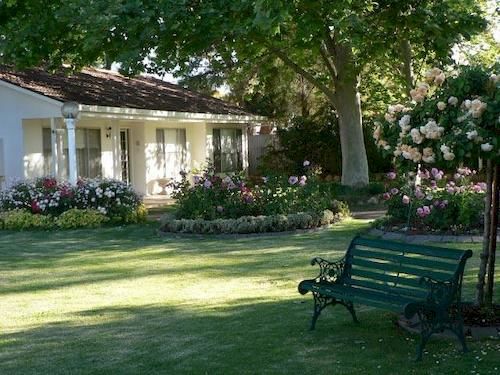 Aarinda Holiday Apartments