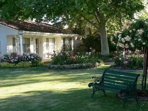 Aarinda Holiday Apartments