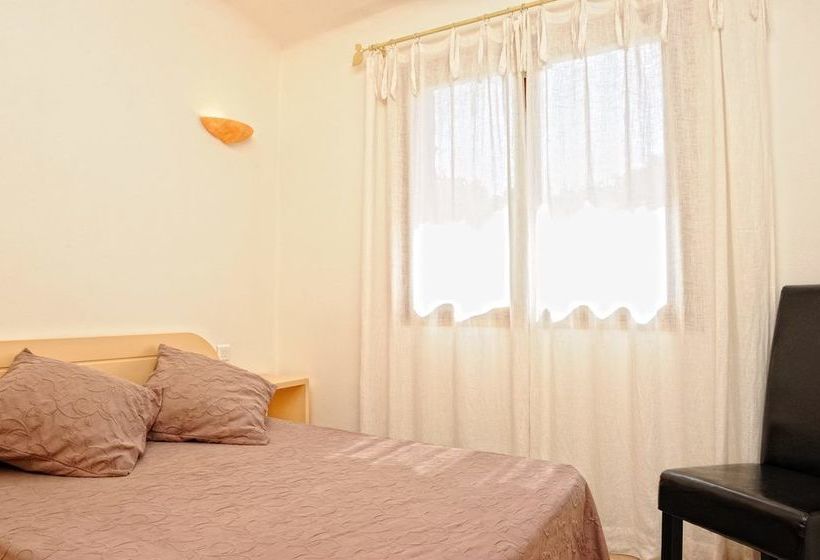 Les Pins De Santa Giulia