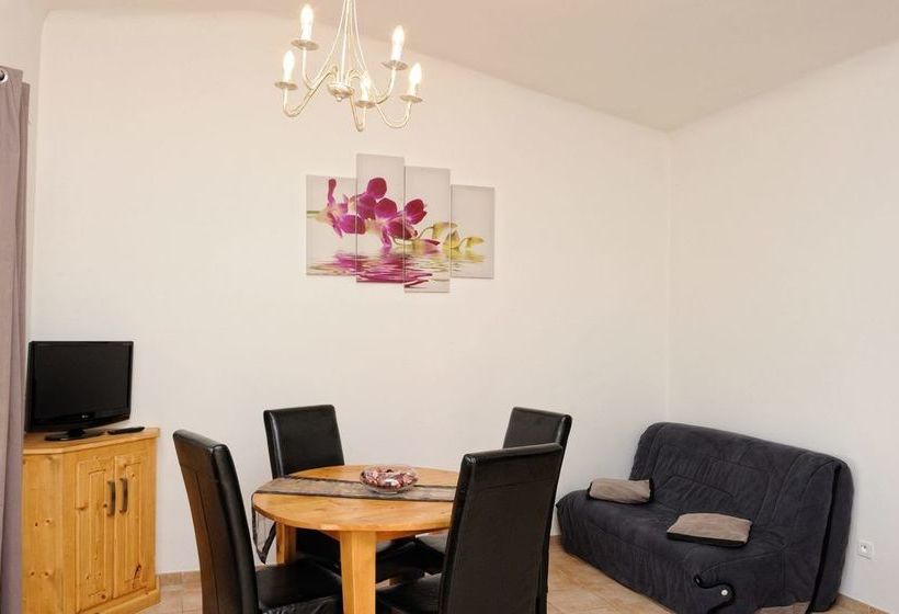 Les Pins De Santa Giulia