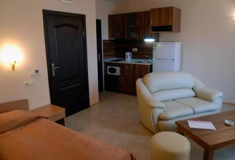 هتل Apartment Tourist Complex Rose Village