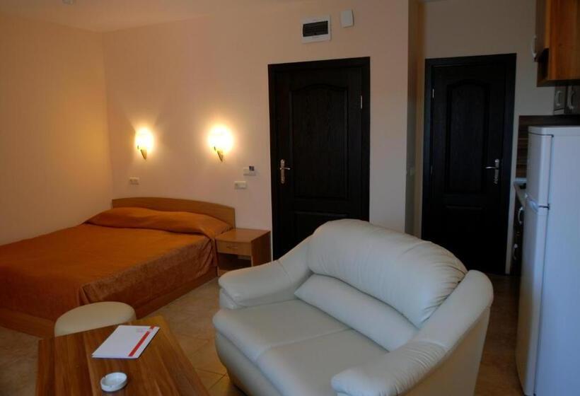 فندق Apartment Tourist Complex Rose Village