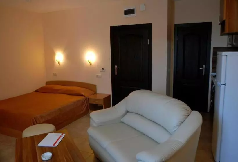 هتل Apartment Tourist Complex Rose Village