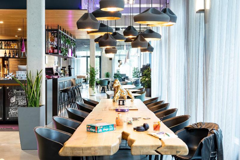 Отель Moxy Frankfurt Airport