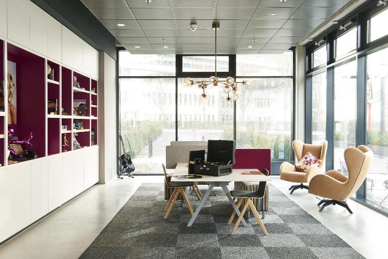 Отель Moxy Frankfurt Airport