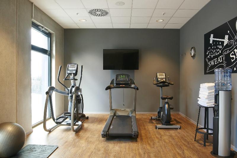 Отель Moxy Frankfurt Airport