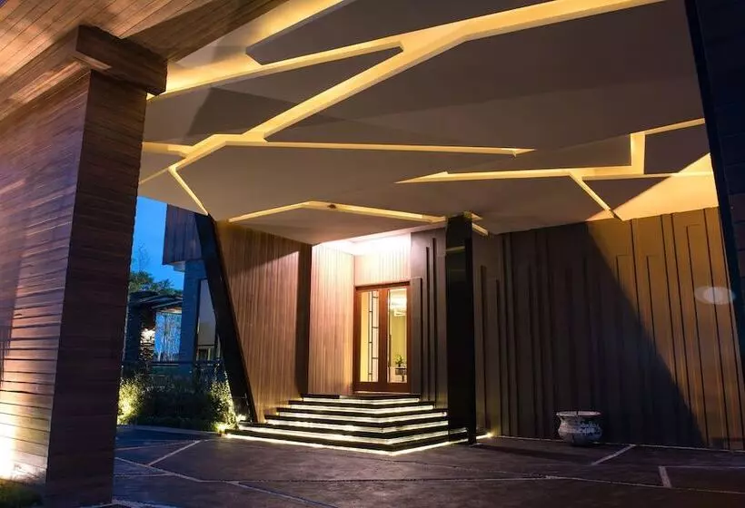 هتل North Hill City Resort  Sha Extra Plus
