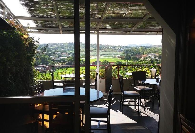 هتل Le Savanna Cafe