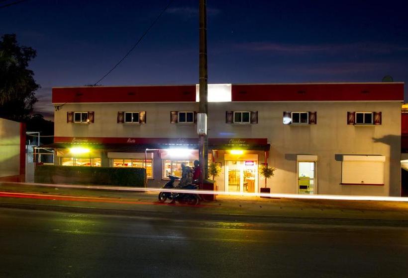 هتل Le Savanna Cafe