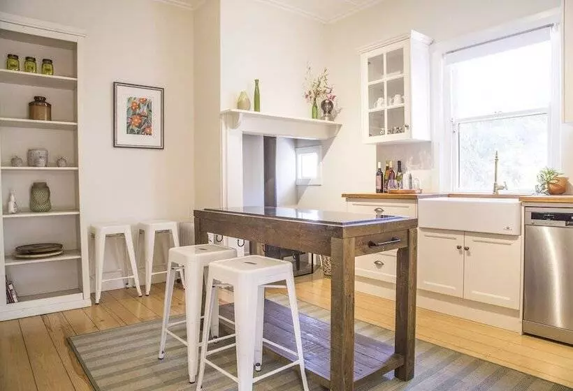 Mataro Cottage