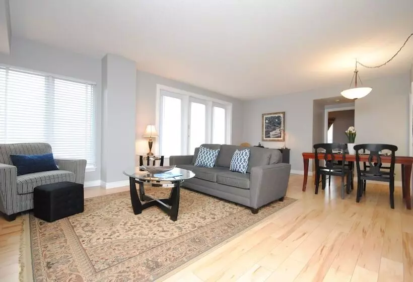 Premiere Suites Moncton
