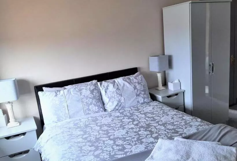 Aaron Vale B&b