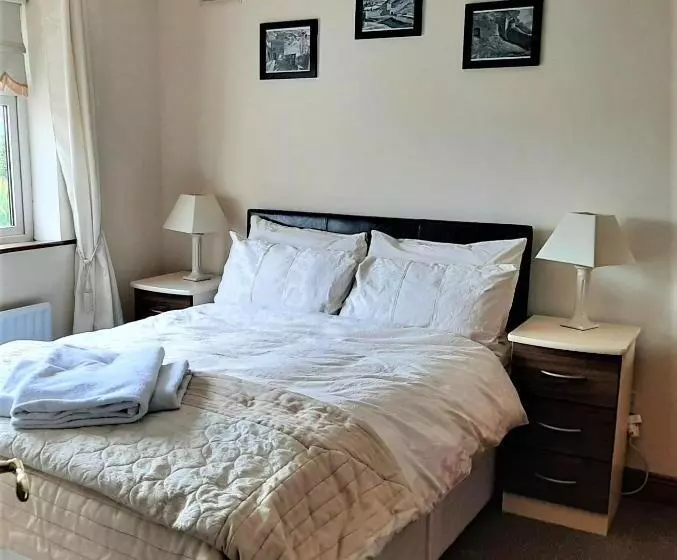 Aaron Vale B&b