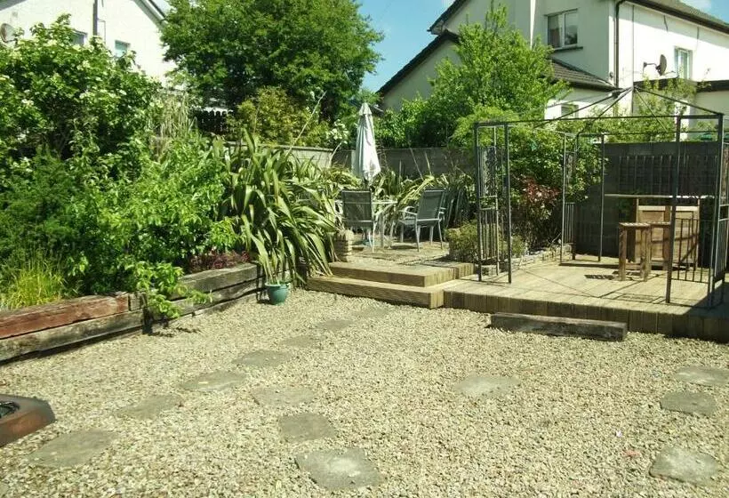 Aaron Vale B&b