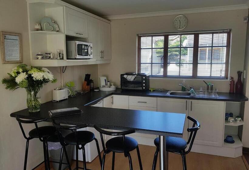 Apartment 7 On Oakleigh