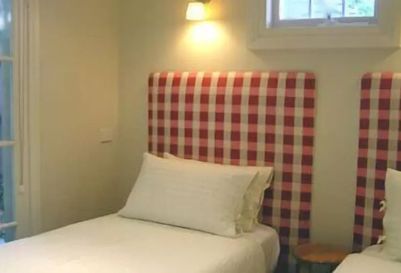Camellia Cottage Bed & Breakfast