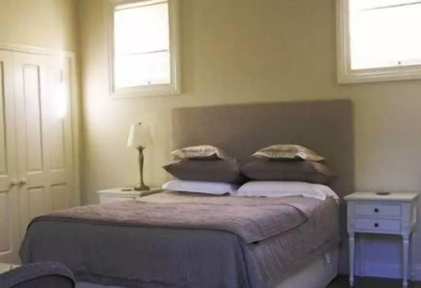 Camellia Cottage Bed & Breakfast