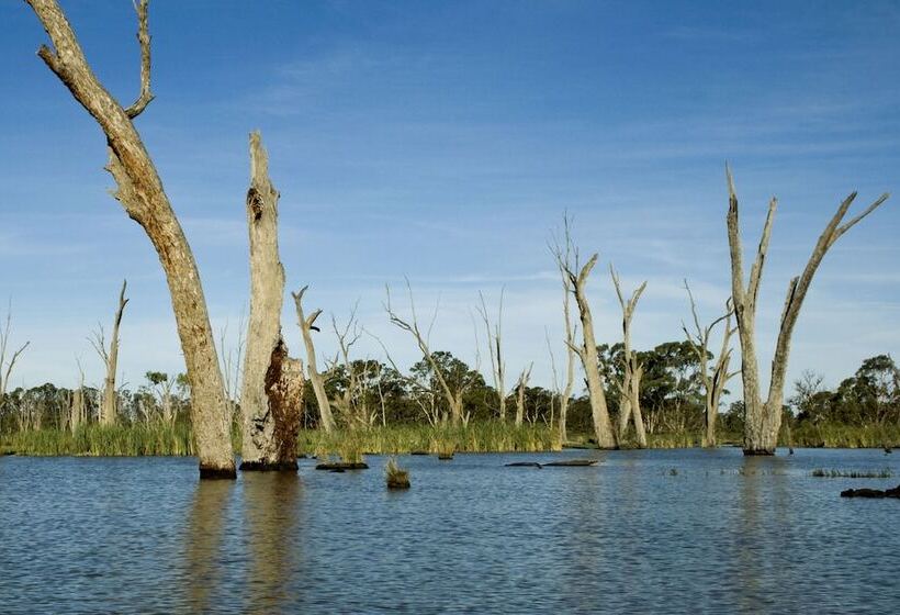 Отель Cohuna Waterfront Holiday Park