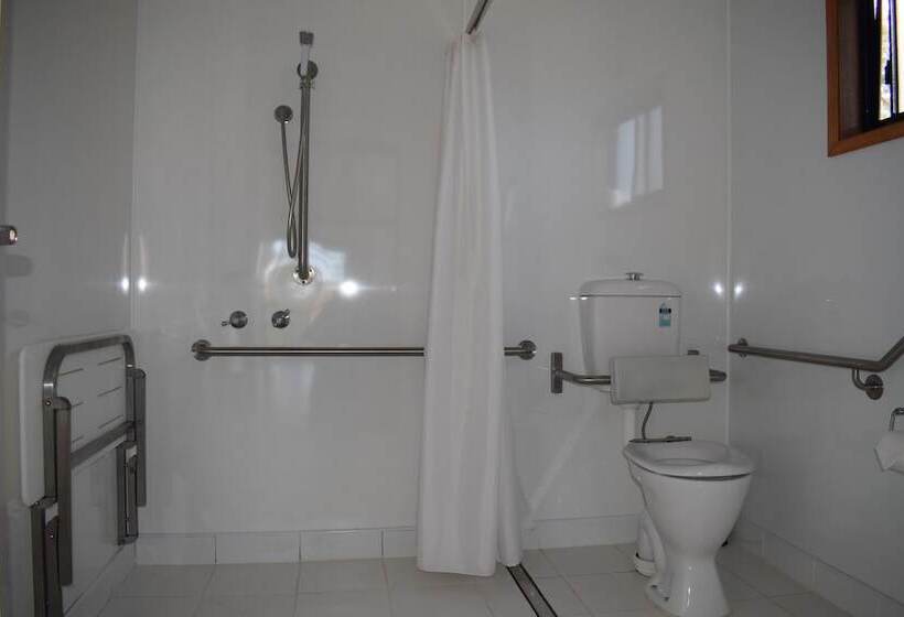 Отель Cohuna Waterfront Holiday Park