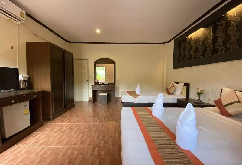 Hotelli Khaolak Grand City