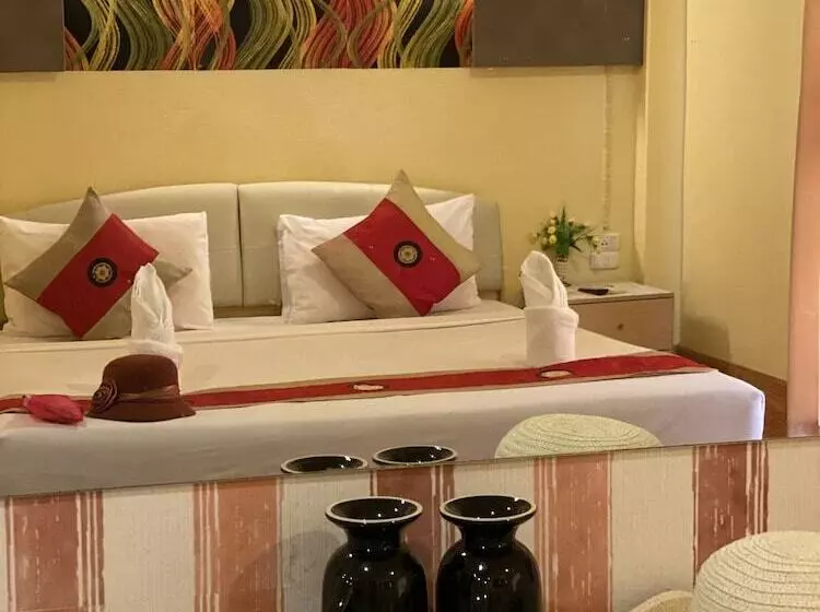 Hotelli Khaolak Grand City