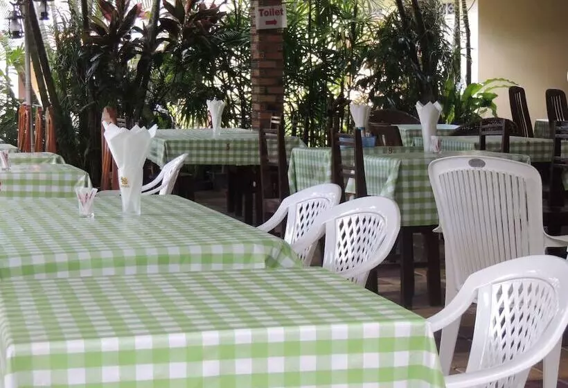 Hotelli Khaolak Grand City