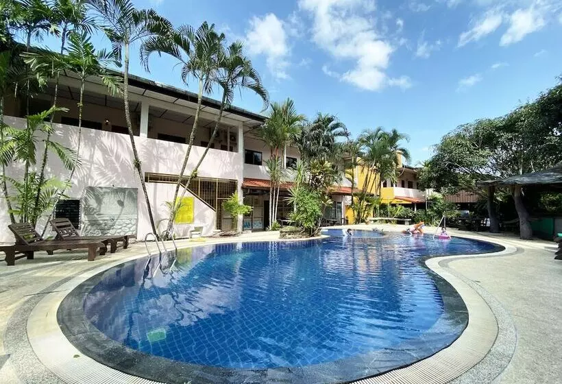 Hotelli Khaolak Grand City