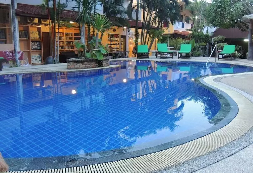 Hotelli Khaolak Grand City