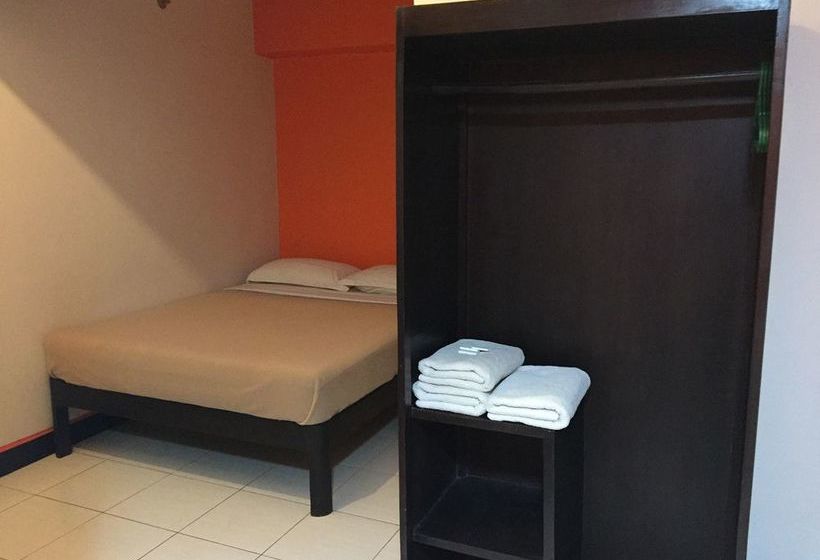 ホテル Negrense Suites