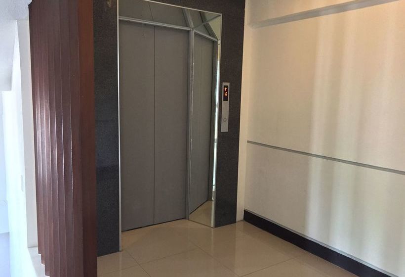 ホテル Negrense Suites