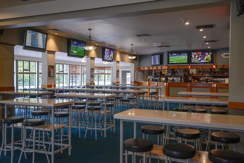 汽车旅馆  Racecourse Hotel And Motor Lodge