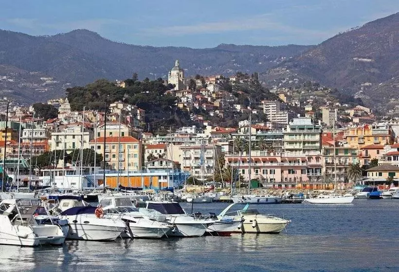 پانسیون Andres Guest House Sanremo