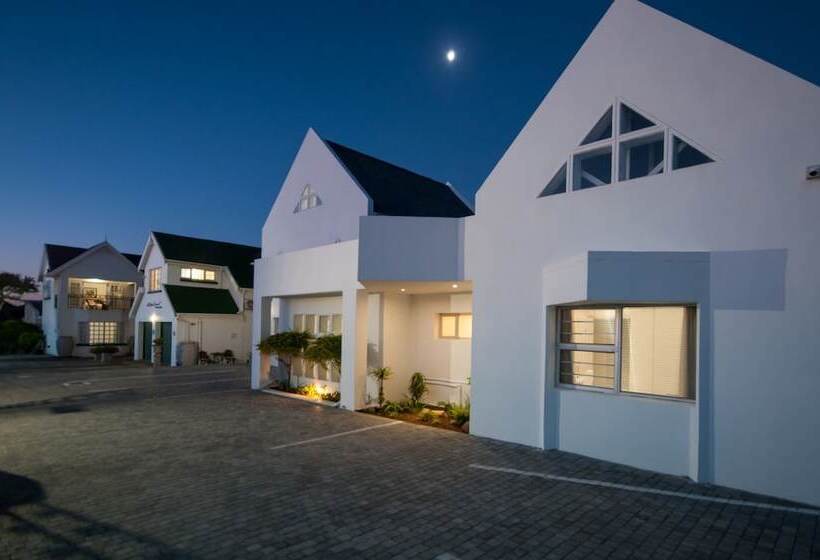 פנסיון Millard Crescent Guest House