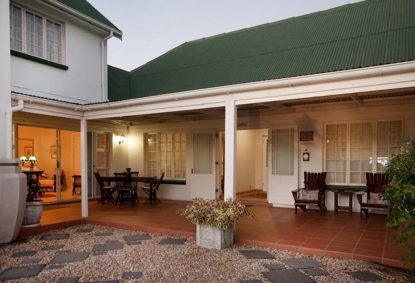 פנסיון Millard Crescent Guest House