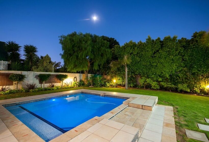 פנסיון Millard Crescent Guest House